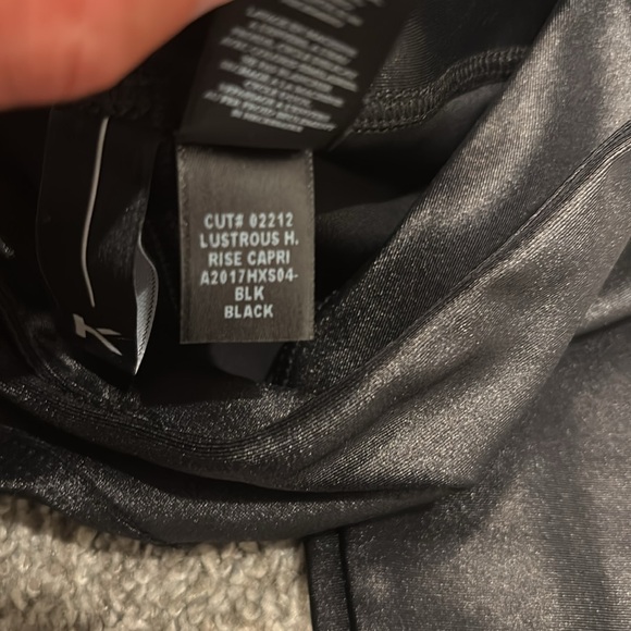 NWT Koral Activewear Lustrous High Rise Capri in black Sz XS - Picture 5 of 10